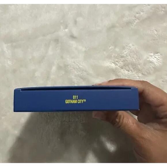 Batman x Kylie Cosmetics Makeup Set Lipstick Eyeliner Highlighter Eyeshadow NIB - Picture 9 of 16